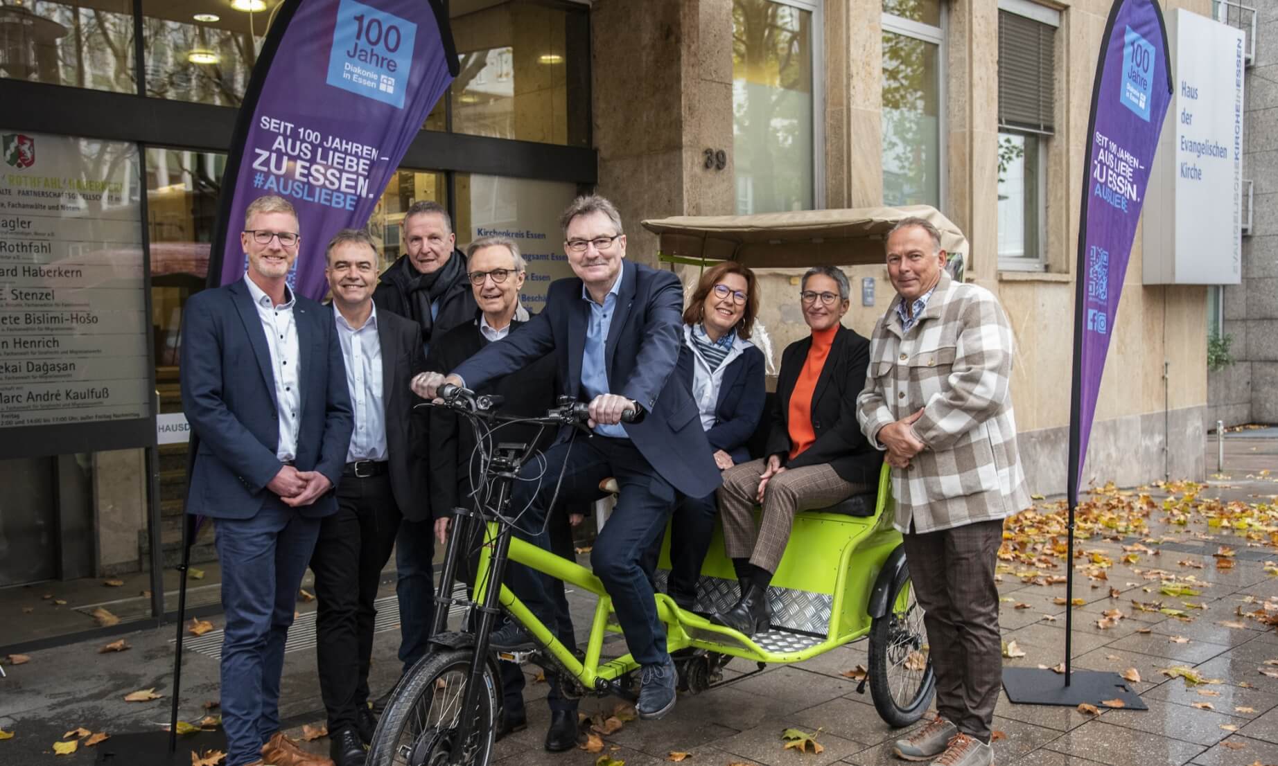 https://archiv-ausliebe.glow-berlin.net/wp-content/uploads/2023/11/100_Jahre_Diakonie_Essen_Pressetermin.jpg