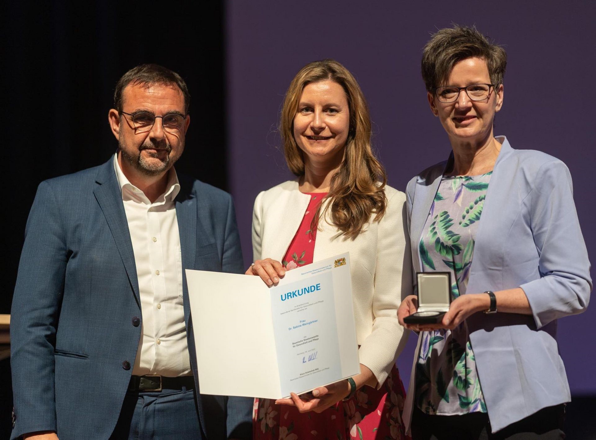 https://archiv-ausliebe.glow-berlin.net/wp-content/uploads/2023/11/JB_Jubilaeum-Bayern.jpg