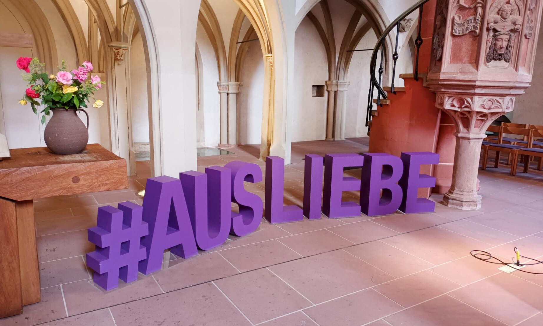 https://archiv-ausliebe.glow-berlin.net/wp-content/uploads/2023/11/Stiftskirche-Mosbach-innen-AUSLIEBE.jpg